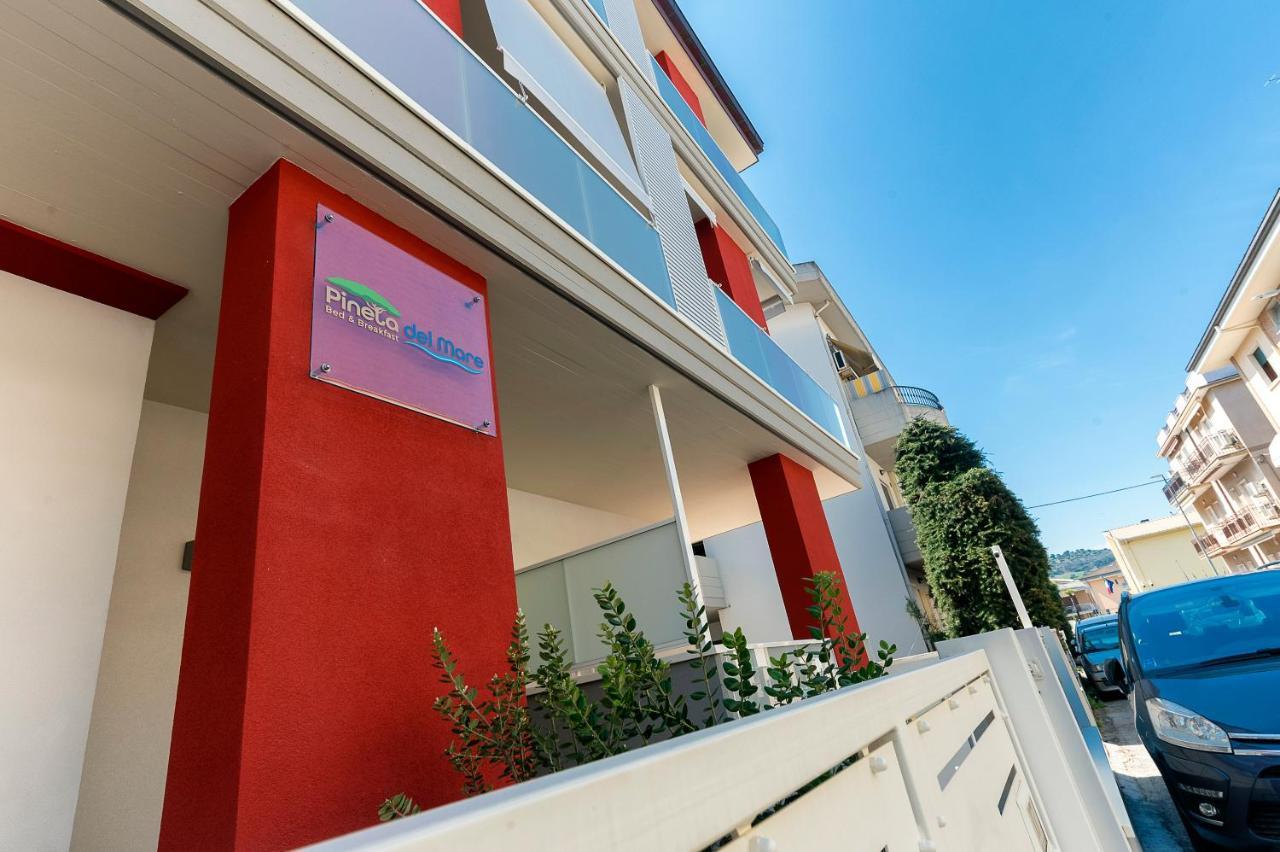 Pineta Del Mare Bed & Breakfast Alba Adriatica Exterior photo